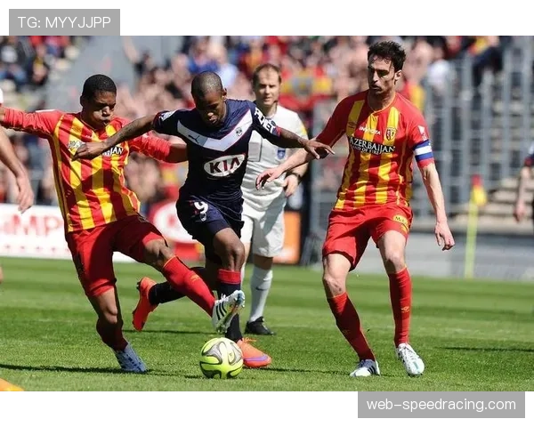 朗斯客场3-3逼平布雷斯特，连扳三球争冠悬念升级